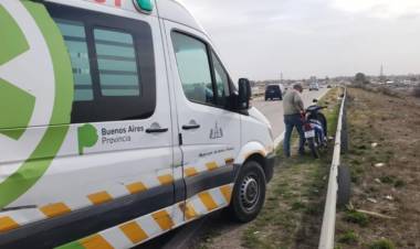 Dos mujeres que iban en una moto se cayeron en la ruta 3 por una ráfaga de viento