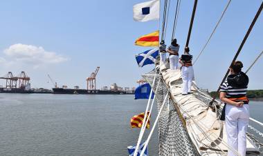 Guayaquil le dio la bienvenida a la fragata ARA «Libertad»