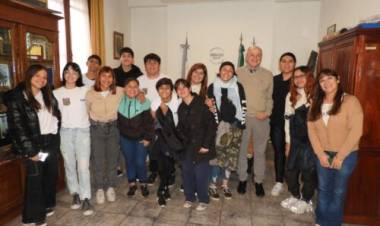 El intendente Uset recibió a alumnos de la Secundaria 1 que participaron de encuentro de cooperativas escolares 