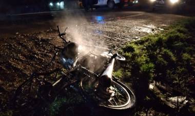 Una mujer herida tras un siniestro con su moto en ruta 3