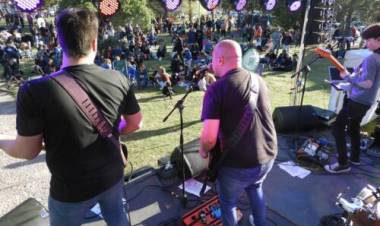 Una gran convocatoria tuvo la 1° edición de “Primavera Stereo” en Plaza Moreno, organizada por el Municipio