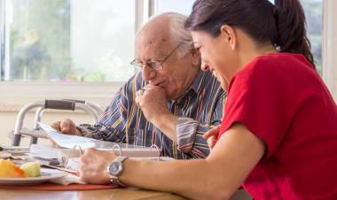 Se brindará una capacitación gratuita para cuidadores de personas con Alzheimer
