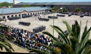 Aspirantes de la Escuela de Suboficiales recibieron sus uniformes y juraron fidelidad a la Bandera