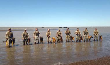 El Batallón de Seguridad de la Base Naval Puerto Belgrano realizó instrucción y adiestramiento anfibio