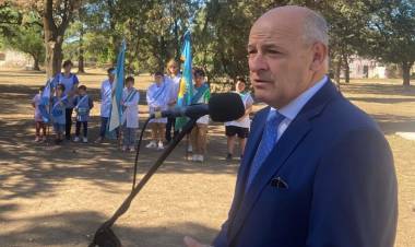 El intendente Uset encabezó el acto por el 132 aniversario de Bajo Hondo