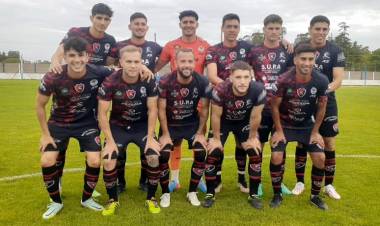 Sporting derrotó a Independiente de San Cayetano 1 a 0 y finalizó el año con una sonrisa