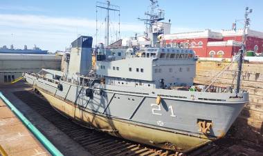 El aviso ARA “Puerto Argentino” realiza tareas de mantenimiento