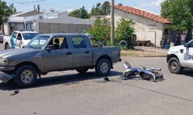 Una motociclista se encuentra en estado grave tras un accidente de tránsito