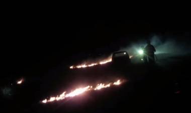 Un vehículo sufrió pérdidas totales tras incendiarse en ruta 249