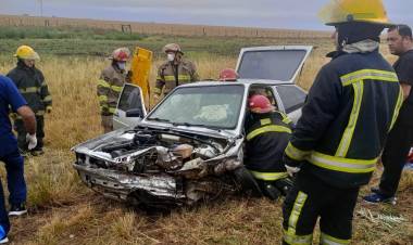 Un auto sufrió un despiste en ruta 3 