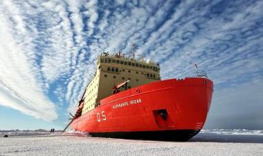 Reabastecimiento y relevo de dotación en la Base Conjunta Antártica Belgrano II