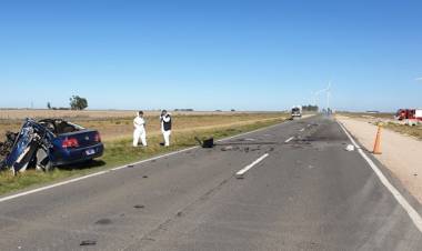 Una persona falleció en un choque entre un auto y un micro de larga distancia en ruta 3