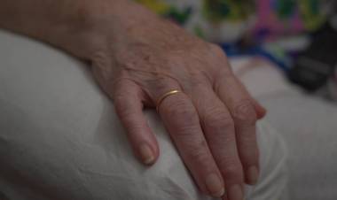 Una mujer denunció que quisieron robarle un anillo en plena calle mediante un engaño