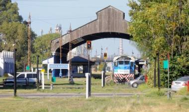 Tras más de un año del descarrilamiento ¿qué pasa con el tren de pasajeros en Bahía Blanca?
