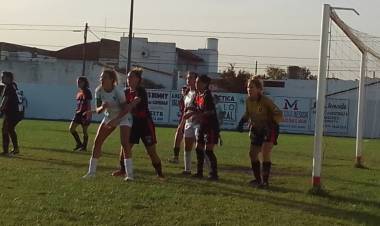Liga del Sur: Dura derrota de Sporting Femenino ante Empleados de Comercio en la previa al clásico
