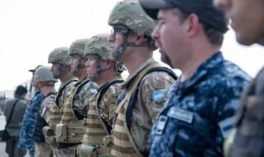 Fijan el aumento de abril 2024 que cobrarán personal militar de las FFAA y policía naval