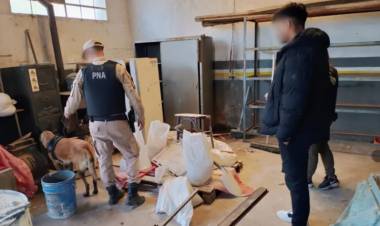 Se realizaron allanamientos relacionados con el secuestro de 5 kilos de cocaína en Bajo Hondo