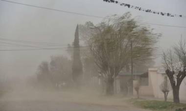 Alertan por vientos fuertes para el martes a la noche en la región
