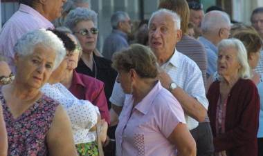 Jubilados y pensionados: cierran los bancos y se pasan los cobros de junio 2024