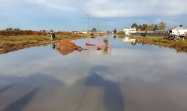 Calles inundadas en Ciudad Atlántida y falta de suministro por un caño roto que será reparado hoy