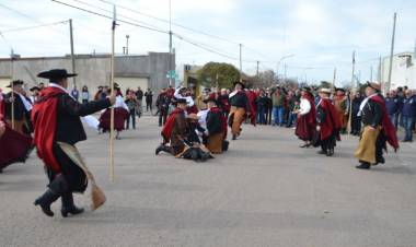 Recordaron al General Güemes en su monumento de las cinco esquinas