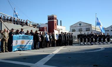 Último arriado de pabellón y pase a condición de buque radiado del transporte rápido multipropósito ARA “Hércules”