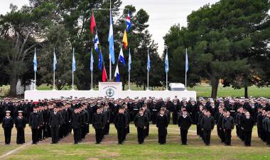 Ceremonia por el día de la Bandera en la Base Naval Puerto Belgrano