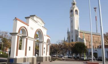 El intendente Aristimuño decretó asueto administrativo en el Municipio este jueves