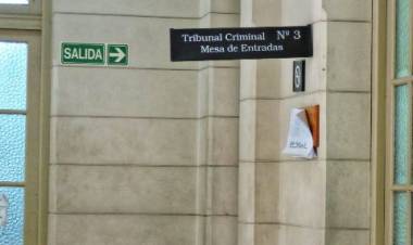 Piden 45 años de prisión para una mujer por promover el abuso de su hija en Punta Alta