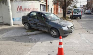 Dos personas heridas en un choque en Murature y Pellegrini