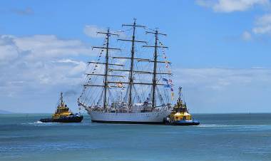 La Fragata ARA Libertad se despidió de Fortaleza