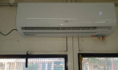 Se instalaron dos aires acondicionados en dos escuelas de Bajo Hondo