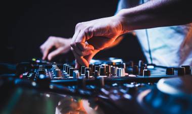 Los salones de fiestas dejarán de pagar a SADAIC por pasar música en eventos privados