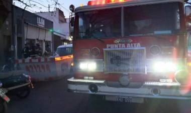 Bomberos Voluntarios acudieron a un desperfecto eléctrico en una panadería