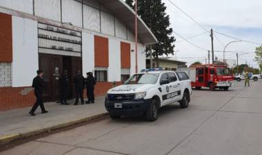 Tras una amenaza de bomba, evacuaron la Escuela Media Nº 1