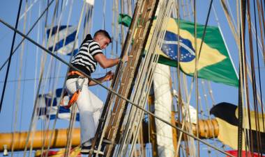 La fragata ARA “Libertad” se despidió de Río de Janeiro