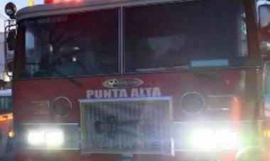 Bomberos Voluntarios rescataron a una mujer que se descompensó y quedó encerrada en su casa