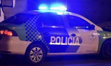 Un auto que circulaba por 25 de mayo al 500 chocó a otro que estaba estacionado