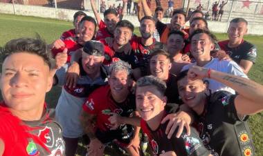 Sporting cierra el año con una sonrisa tras eliminar a Huracán y clasificar a SEMIS del TRFA