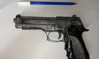 Un delincuente le pegó al sereno de la Terminal y lo amenazó con una pistola de juguete