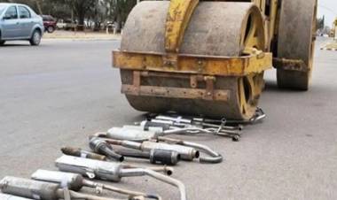 Promueven la destrucción pública de los caños de escape secuestrados