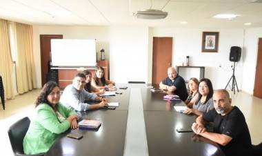 Las provincias abren negociaciones con gremios estatales y docentes