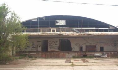 Desde el Banco Nación se comprometieron a limpiar y cercar el predio de la ex CAIPAL