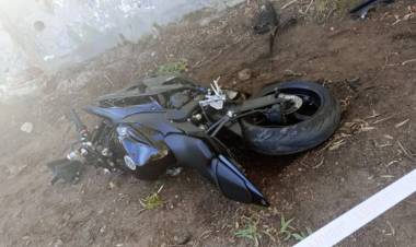Un motociclista falleció tras impactar contra el paredón del cementerio