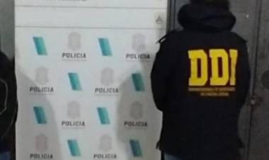 Secuestran un auto mellizo, cocaína, marihuana, dinero y un chaleco policial
