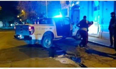 Aprehendieron a un delincuente in fraganti cuando ingresó a una casa tras romper una ventana