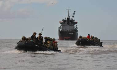 El transporte ARA “Canal Beagle” se adiestró en el mar
