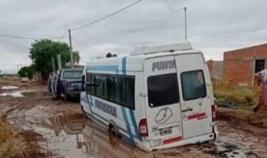 “Es imposible transitar por el Camino de los Lecheros, reclamamos al Municipio pero sigue igual” indican los vecinos