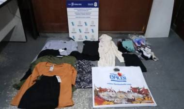 Detuvieron a una mujer mayor acusada de llevarse una bolsa de ropa sin pagar