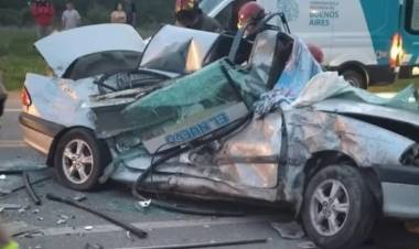 Una persona falleció tras un choque entre un auto y un colectivo de la línea 319
